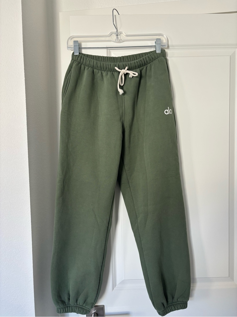 Alo Cotton Set Sweater and Sweatpants - Picture 5 of 6